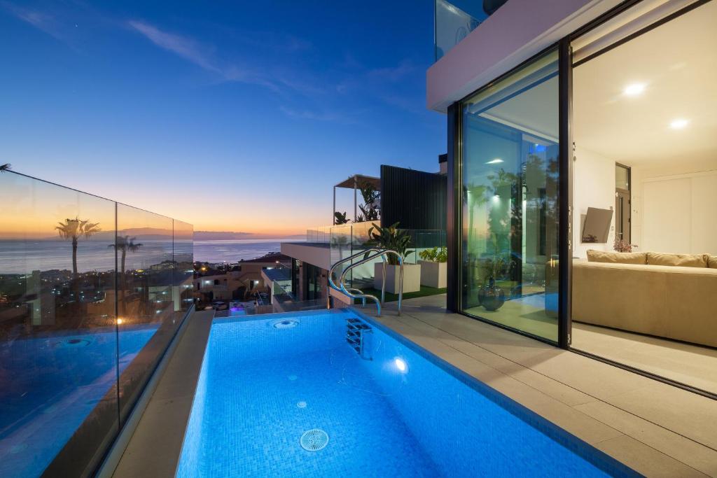 Casa con piscina y vistas en 200m² NEW Villa F with private, heated pool and amazing ocean view., en Adeje