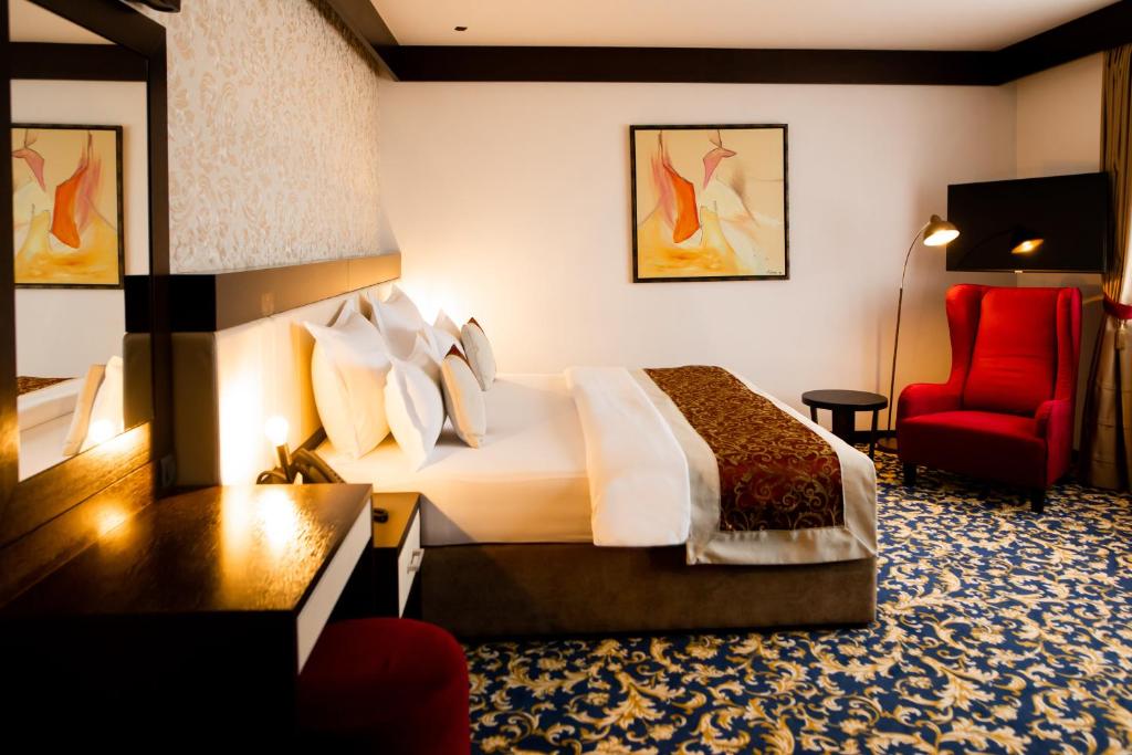 Postel nebo postele na pokoji v ubytování Malak Regency Hotel