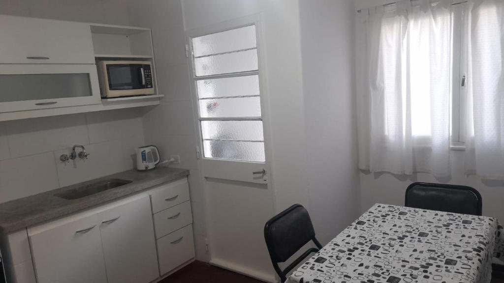 Kuchyň nebo kuchyňský kout v ubytování Casa alquiler temporario Necochea