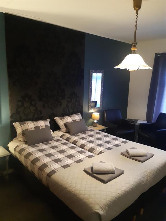 Hoeve Heidonk - Twin Room With Bathroom