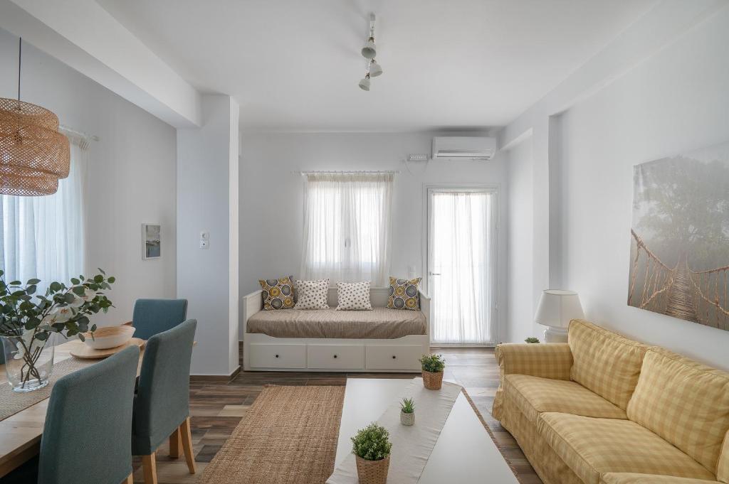 Posedenie v ubytovaní Pouletis Family Apartments - Akroyali Seaview Getaways