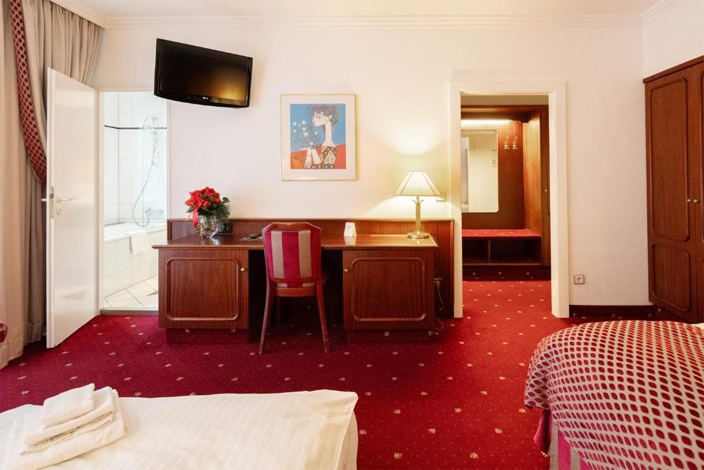Bernstein Hotel Villa Kastania - Triple Room With Balcony