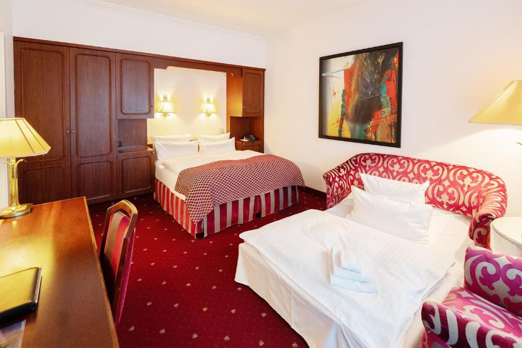 Bernstein Hotel Villa Kastania - Resim 8