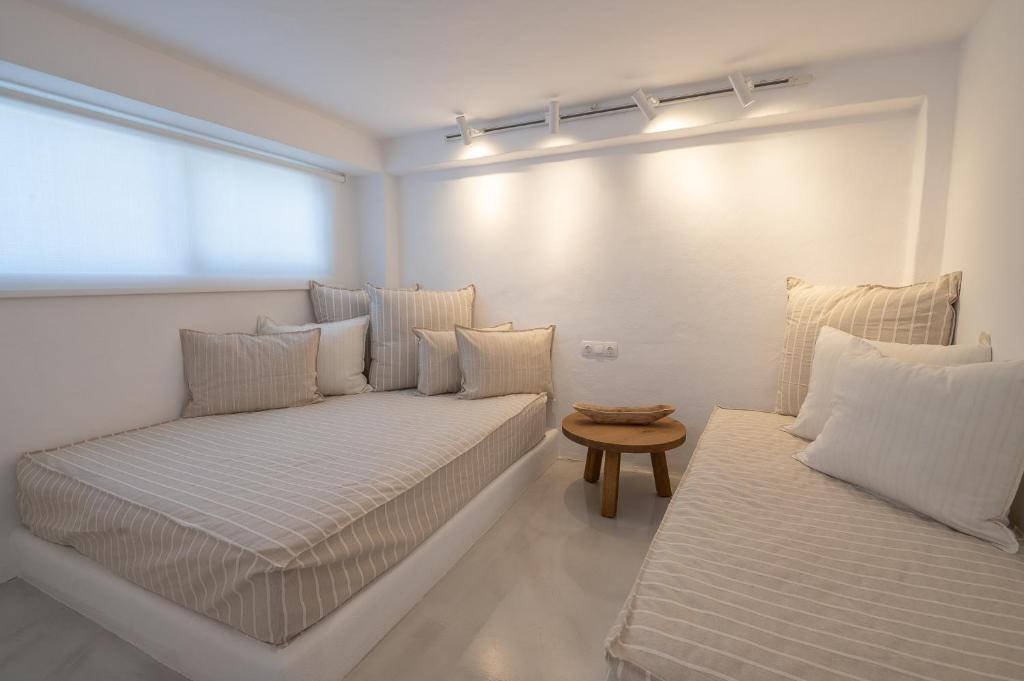 Posteľ alebo postele v izbe v ubytovaní Pouletis Family Apartments - Akroyali Seaview Getaways