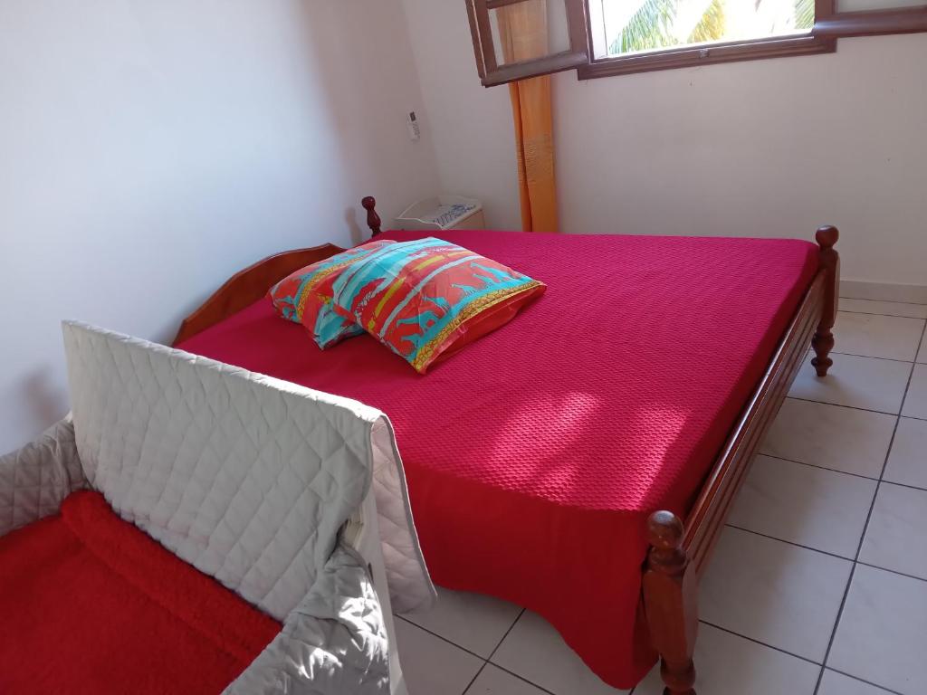 Una cama o camas en una habitación de SOLEIL DES CARAÏBES