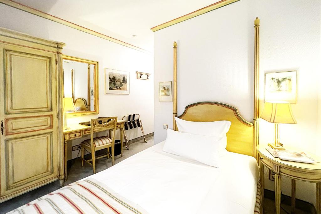 Bernstein Hotel Villa Kastania - Resim 6