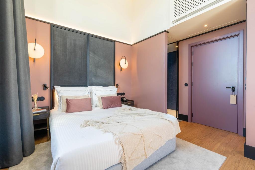 
Cozy Double Room with River View
