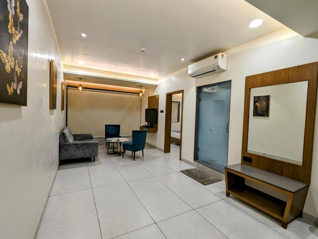 Posezení v ubytování Hotel Red Chillee Restro