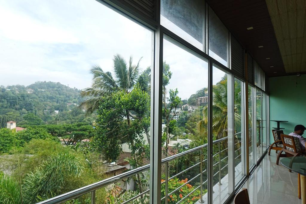 Balkón nebo terasa v ubytování Suisse View Residence Kandy