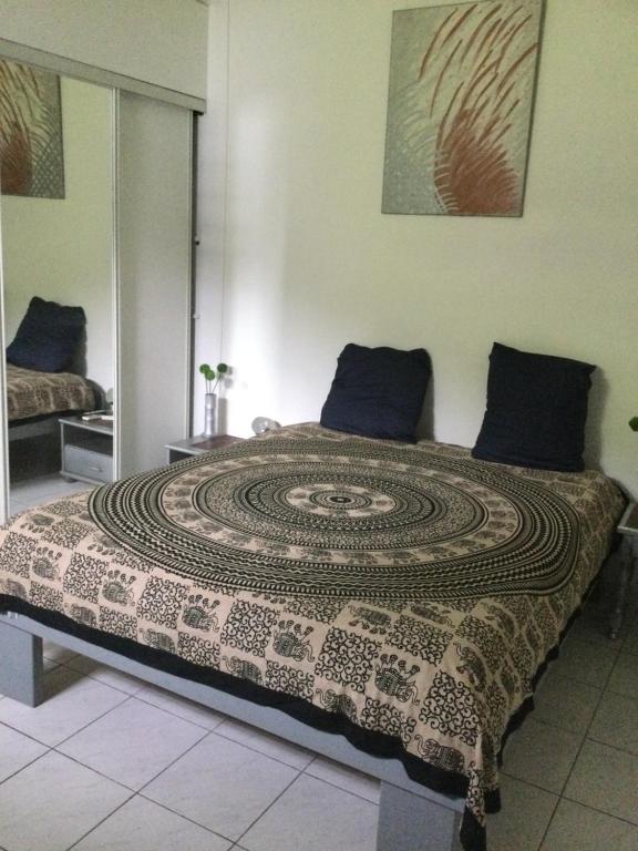 a bedroom with a bed with a design on it at ALLEGRO in Pointe-à-Pitre