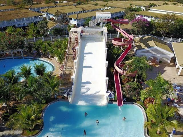 an aerial view of a water slide at a resort at DiRoma Park é Acomodações Lacqua - Até 03 x Cartão de Credito - Piscinas 24 horas in Caldas Novas