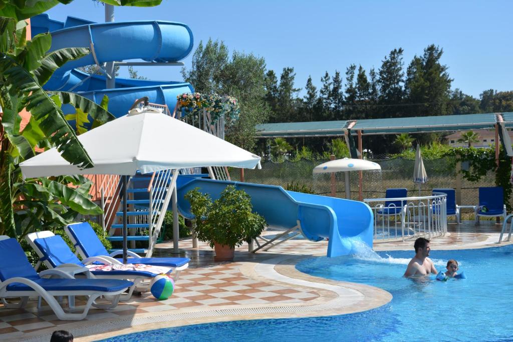 Bazén v ubytování Yavuzhan Hotel nebo v jeho okolí