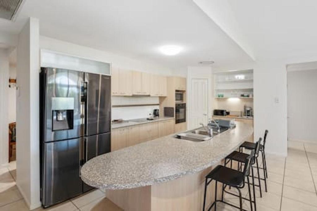Nhà bếp/bếp nhỏ tại 4 Bedroom Spacious Cozy Family Retreat Parkinson