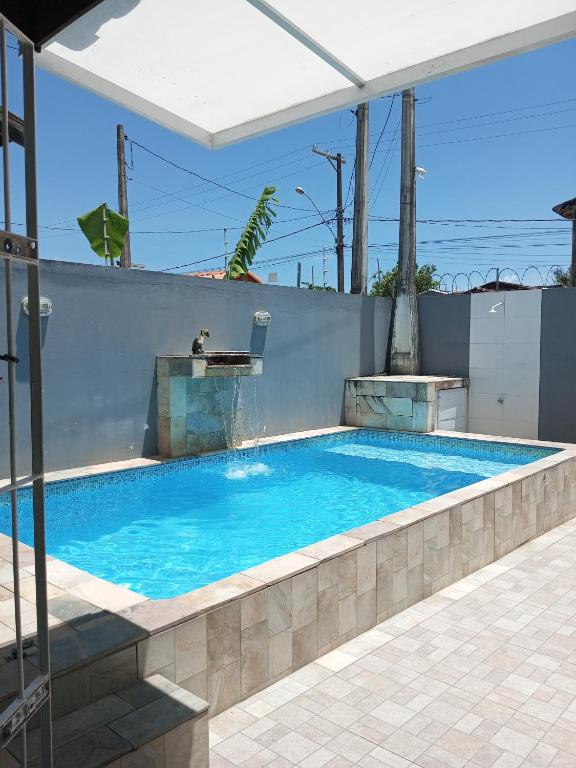 a large swimming pool in a backyard at Casa Cibratel 2 in Itanhaém