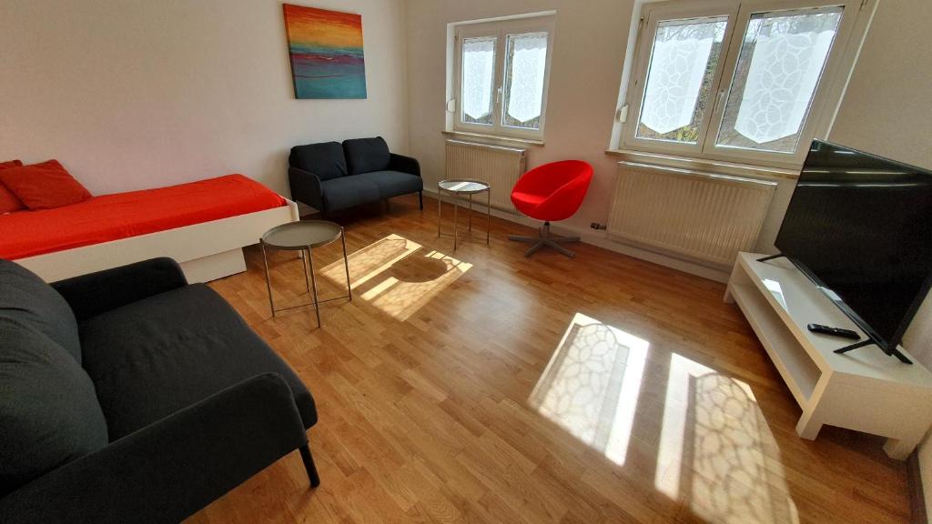 a small living room with a couch and a television at Bei München Ferienwohnung in Grafrath Amperschlucht in Grafrath