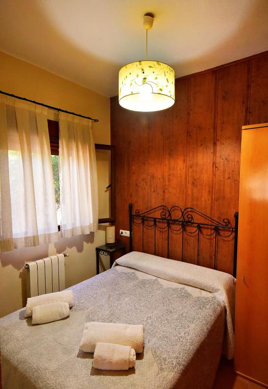 Postel nebo postele na pokoji v ubytování Camping Orgiva