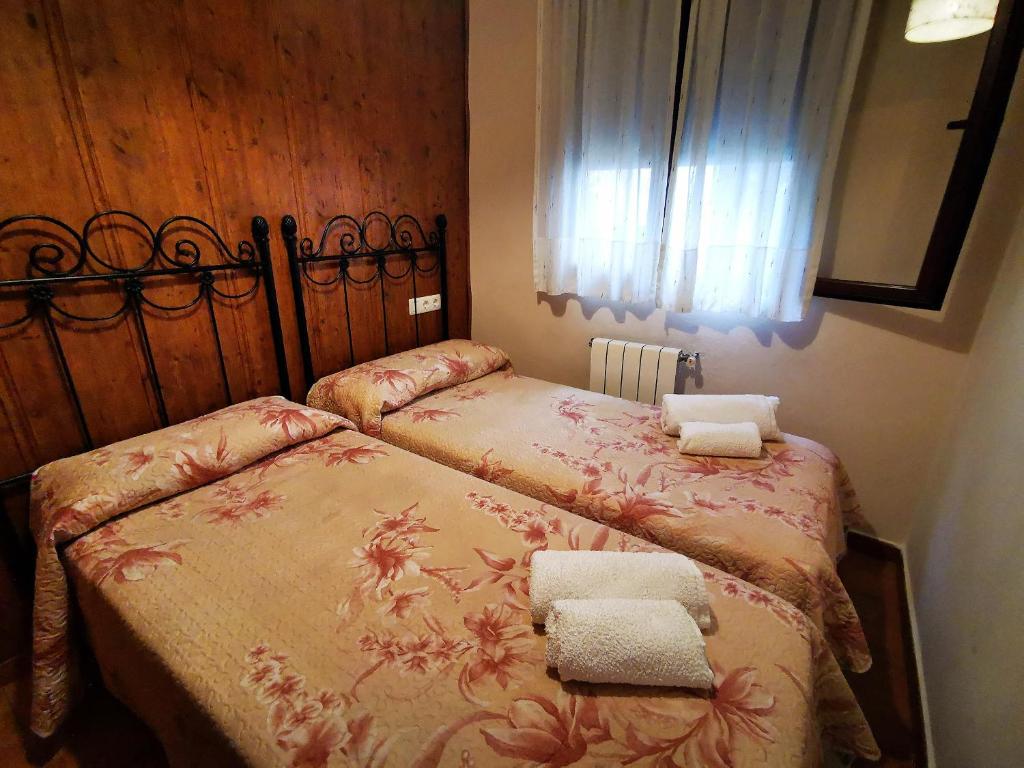 Postel nebo postele na pokoji v ubytování Camping Orgiva