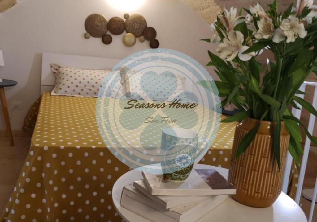 Łóżko lub łóżka w pokoju w obiekcie Seasons Home San Foca
