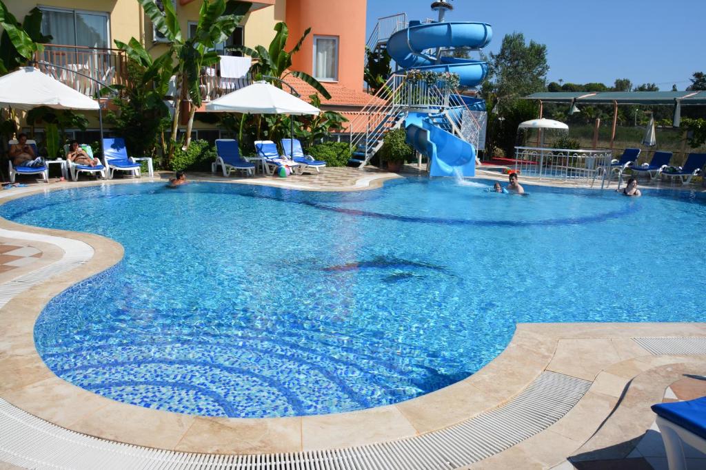 Bazén v ubytování Yavuzhan Hotel nebo v jeho okolí