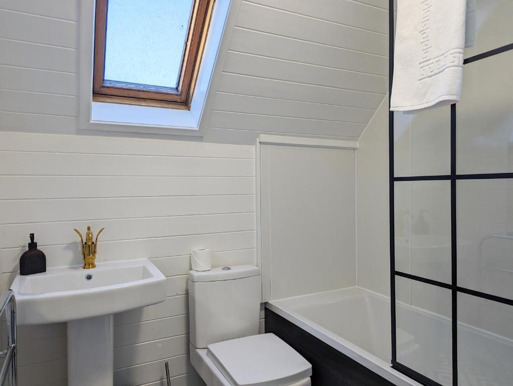 Morrigan 7-Hot Tub-Pet Friendly-Boutique-Perthshire-Families photo