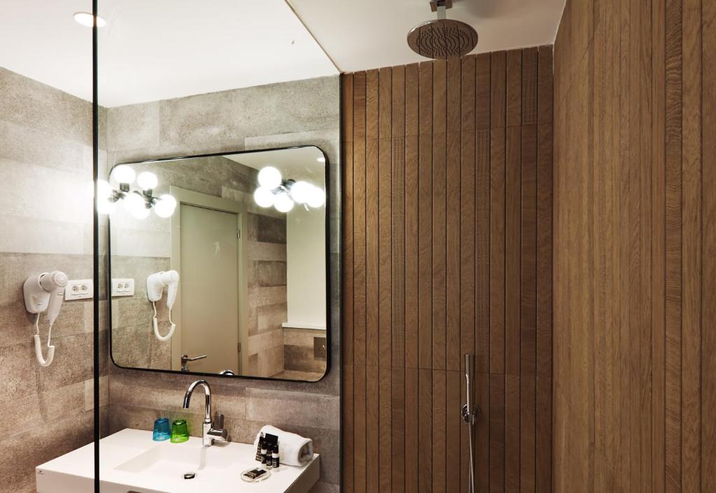 One Shot Colón - Resim 3