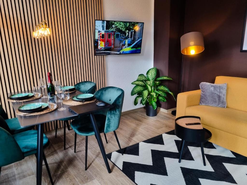 Istumisnurk majutusasutuses maremar - Design Maisonette Altstadt - 4 Pers - 57qm - Luxus Boxspringbett - Küche - Arbeitsplatz - privater Parkplatz