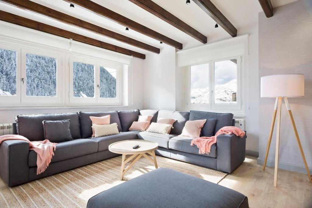 Posedenie v ubytovaní Luderna - Apartamento con terraza Bonaigua B1 Joanchiquet