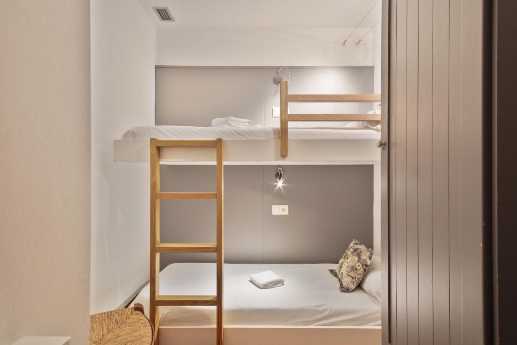 Posteľ alebo postele v izbe v ubytovaní Luderna - Apartamento con terraza Bonaigua B2 Salient