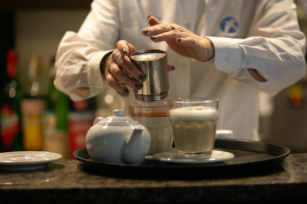 a chef is making a drink in a blender at Albergo Italia in Porto Tolle