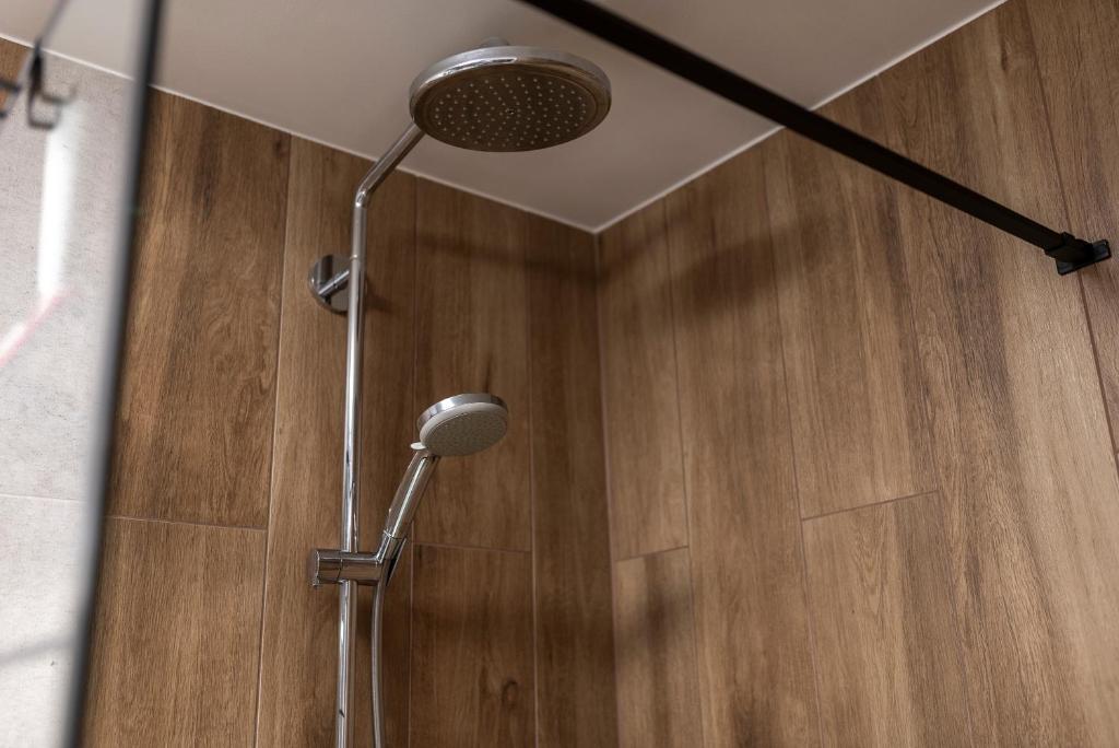 Kúpeľňa v ubytovaní DOMEK SUDECKI ZAKĄTEK - 2 APARTAMENTY 7- os Z GORĄCĄ BALIĄ ZEWNĘTRZNĄ