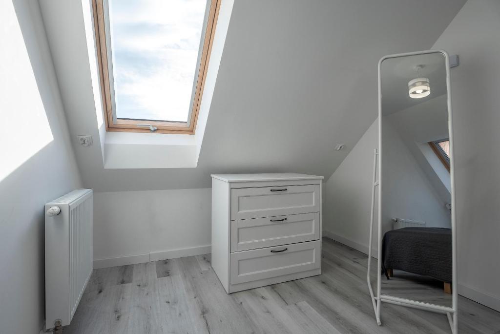 Fotografia z galérie ubytovania DOMEK SUDECKI ZAKĄTEK - 2 APARTAMENTY 7- os Z GORĄCĄ BALIĄ ZEWNĘTRZNĄ v destinácii Szklarska Poręba