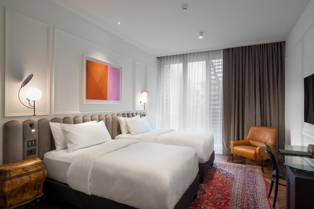 
Twin Room with French Balcony 
