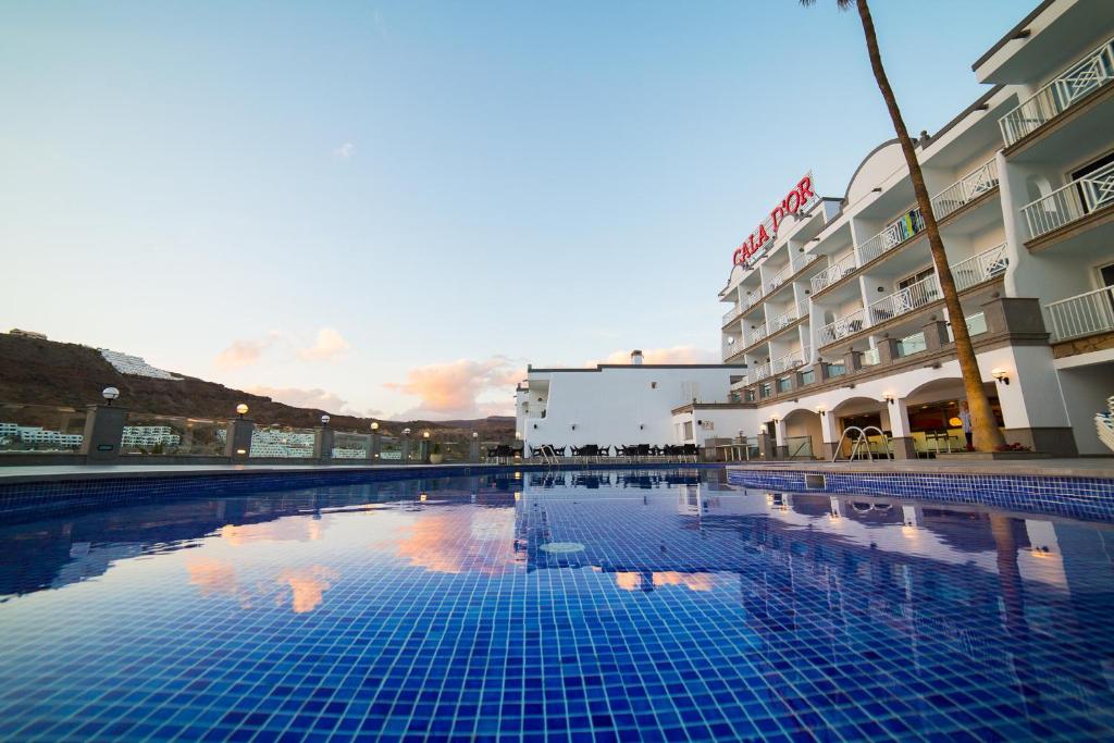Basen w obiekcie Cala D Or Apartamentos lub w pobliżu