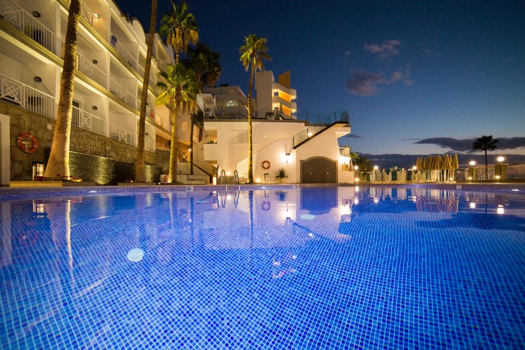 Basen w obiekcie Cala D Or Apartamentos lub w pobliżu
