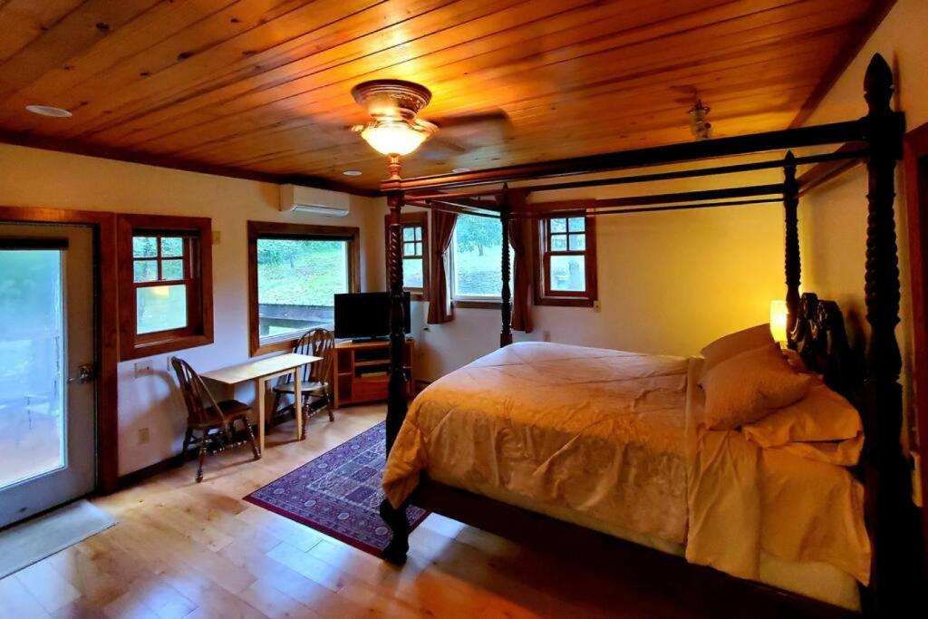 Suite Maharaja, Stanardsville (updated prices 2024)