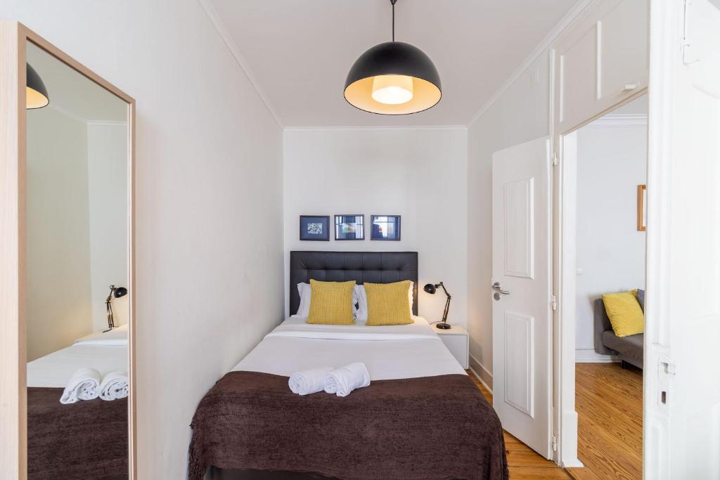 Postel nebo postele na pokoji v ubytování Diario de Noticias by Central Hill Apartments