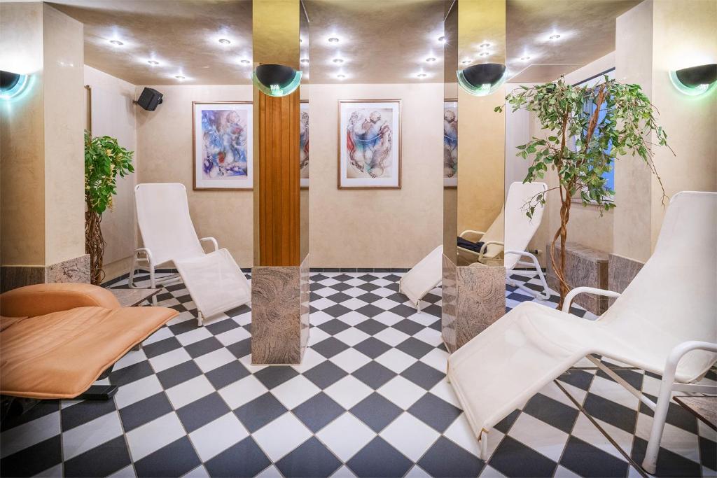 Bernstein Hotel Villa Kastania - Resim 10