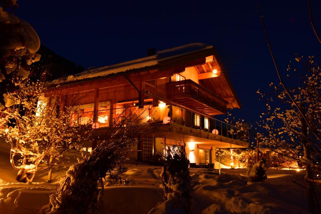 El edificio en el que está el departamento