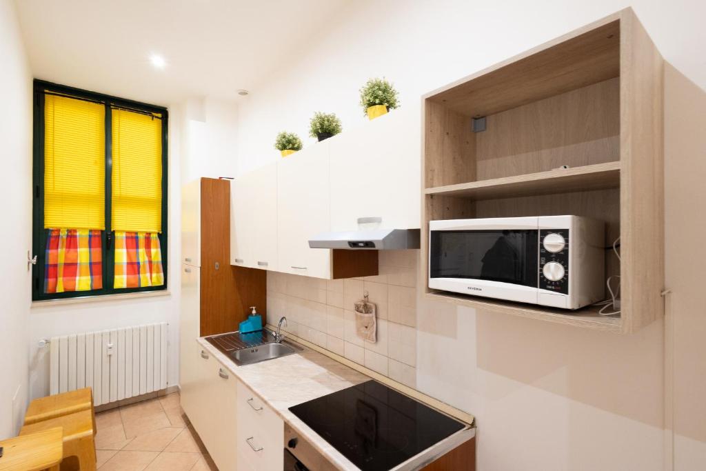 Kuchnia lub aneks kuchenny w obiekcie 13- Tourist House Bologna Pratello - Self check-in