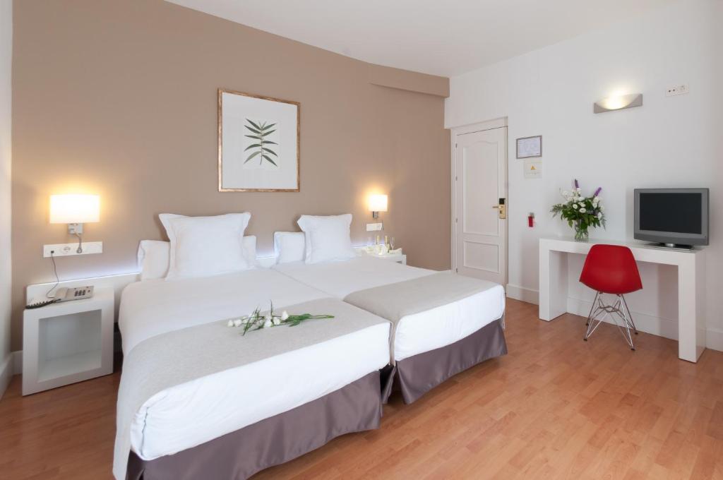 Postel nebo postele na pokoji v ubytování Hotel Alcázar