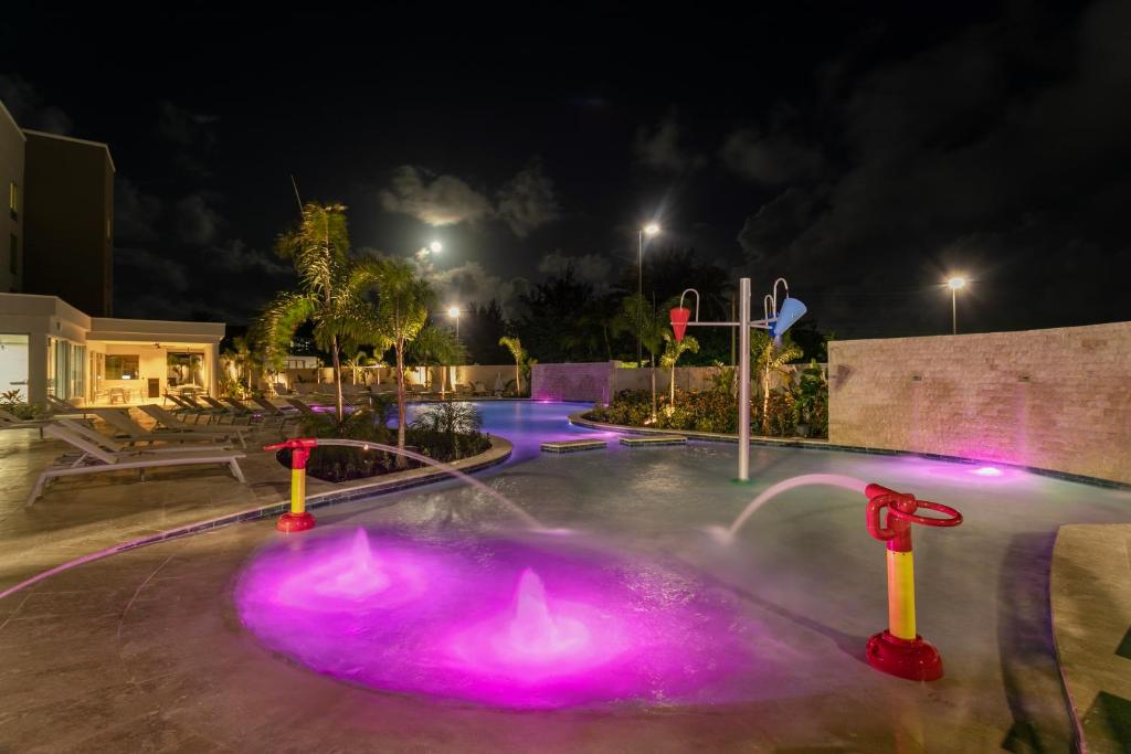 Bazén v ubytování Fairfield by Marriott Luquillo Beach nebo v jeho okolí