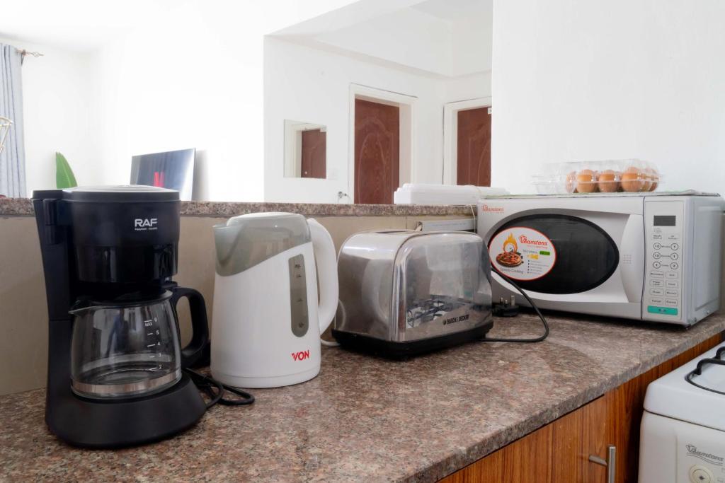 Cucina o angolo cottura di Airport Vista Getaway-4km from jomo Kenyatta International Airport