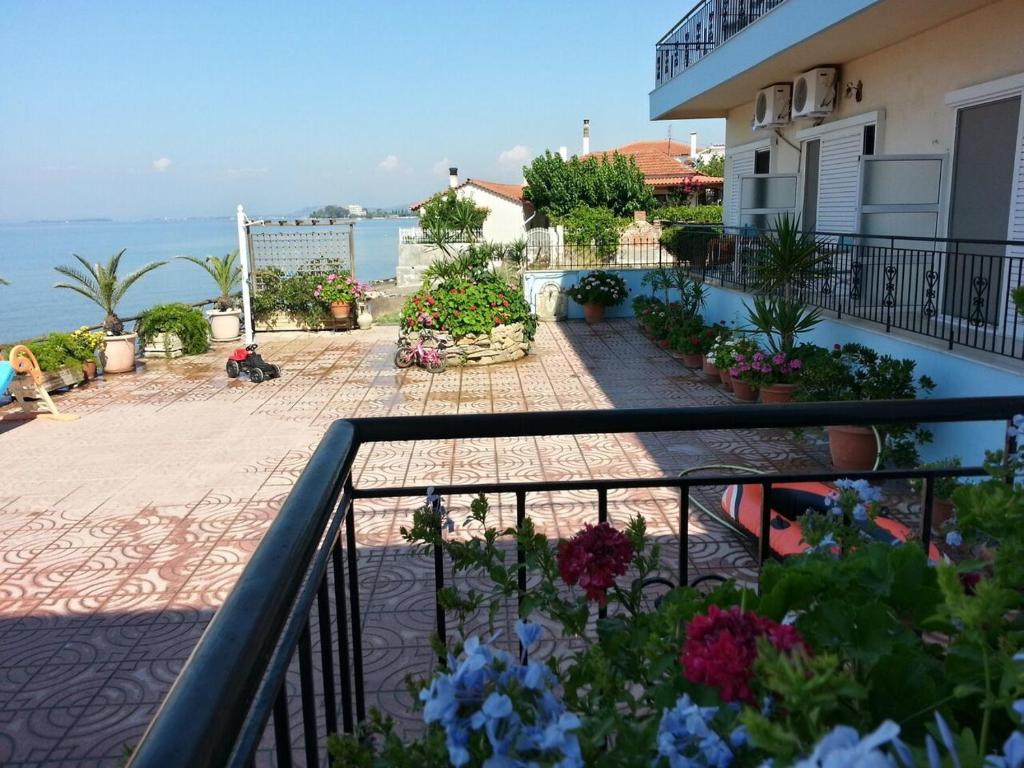 Balkón nebo terasa v ubytování Artemis Hotel