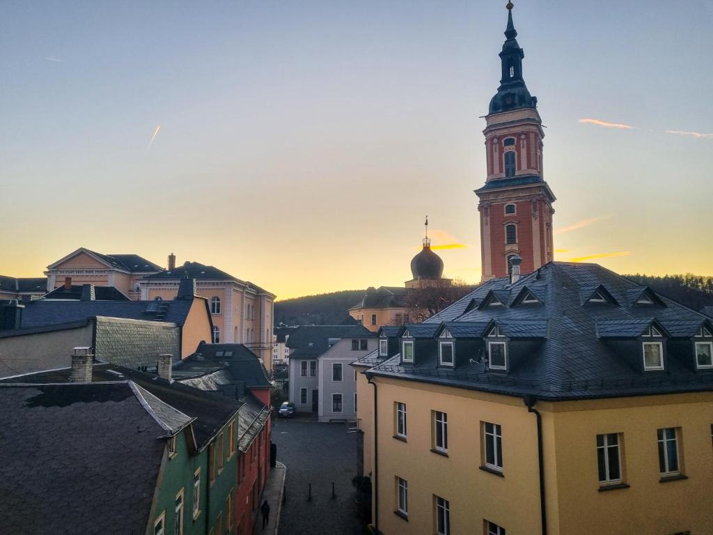 Linna Greiz üldine vaade või majutusasutusest maremar - Design Maisonette Altstadt - 4 Pers - 57qm - Luxus Boxspringbett - Küche - Arbeitsplatz - privater Parkplatz pildistatud vaade