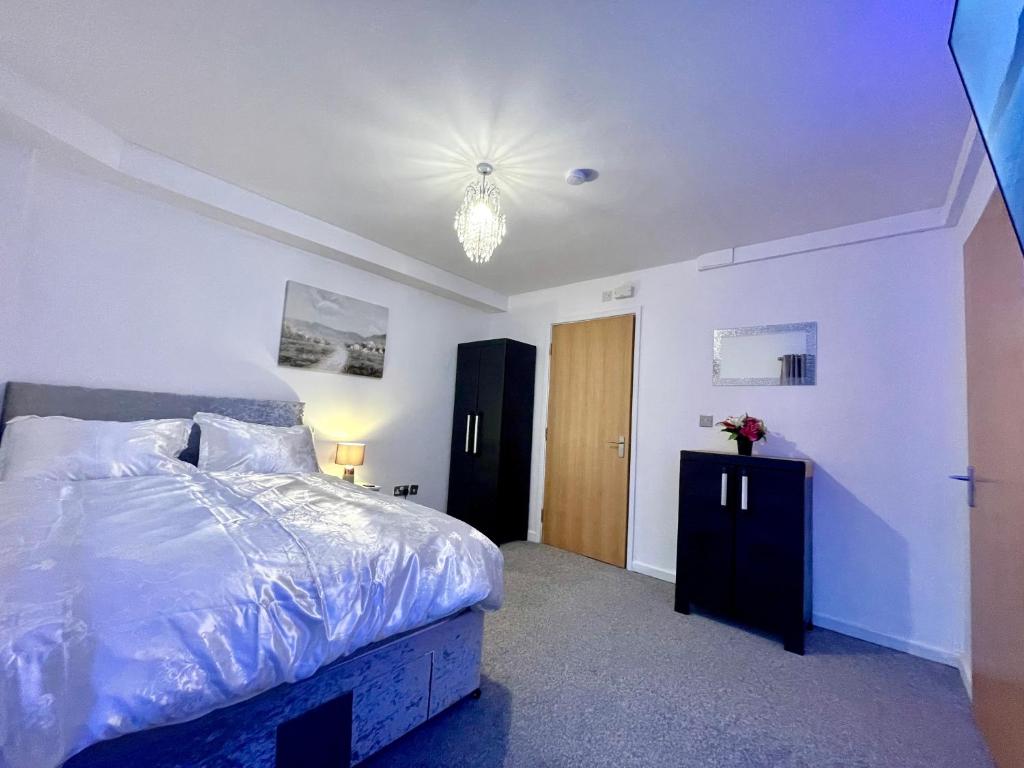 a bedroom with a bed and a chandelier at Elegant 1-BR Flat Roman Road in Middlesbrough