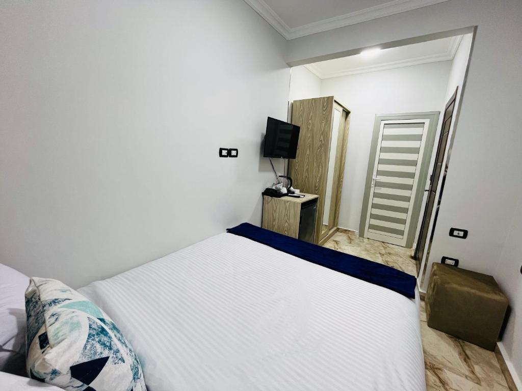 Postel nebo postele na pokoji v ubytování Capital Of Pyramids Hotel