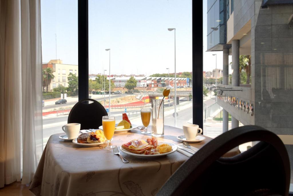 Comida en o cerca de este hotel