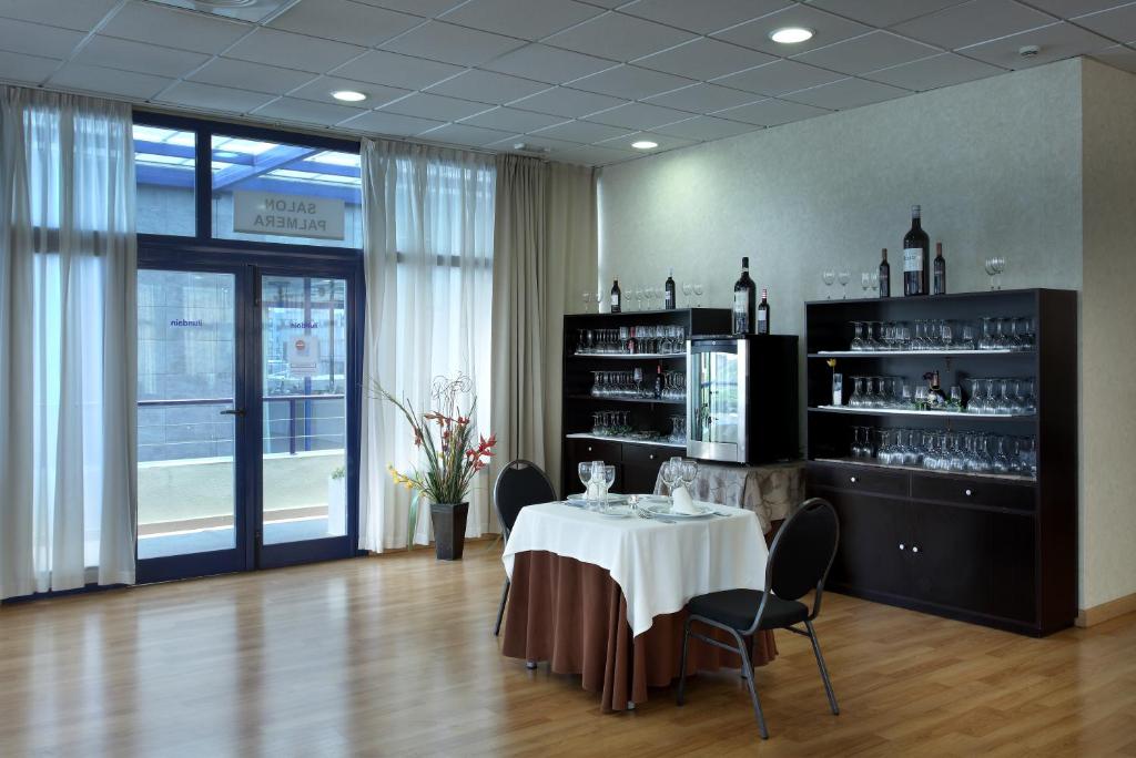 Exe Sevilla Palmera - Resim 21