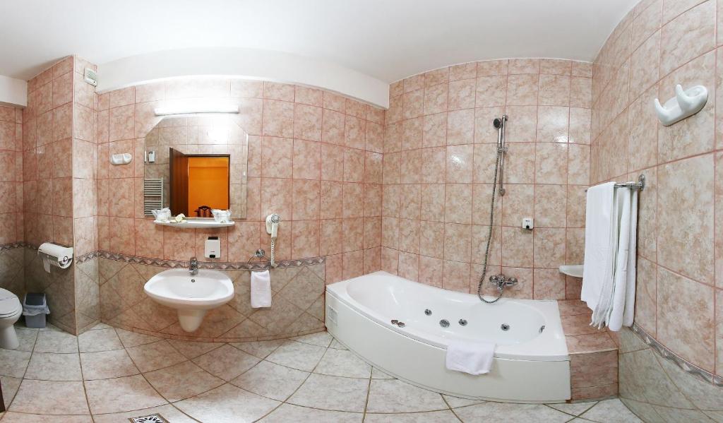 Koupelna v ubytování Hotel Premier