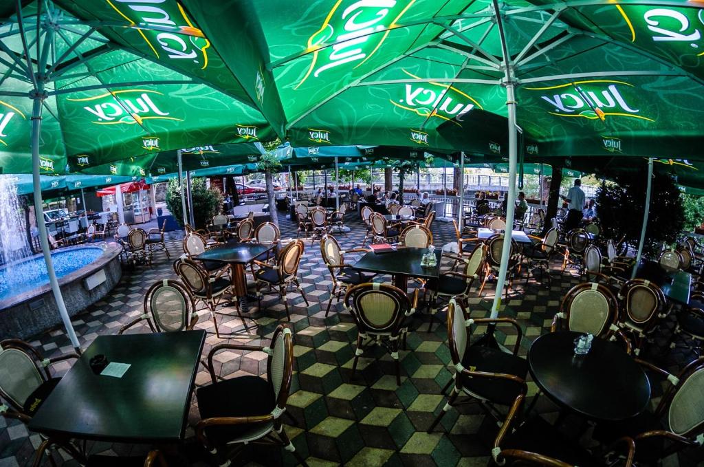 Restaurace v ubytování Hotel Paviljon